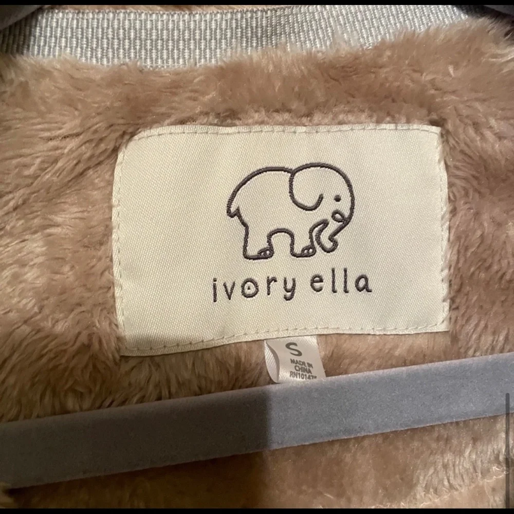 NWOT Ivory Ella Fuzzy Zip-up Jacket